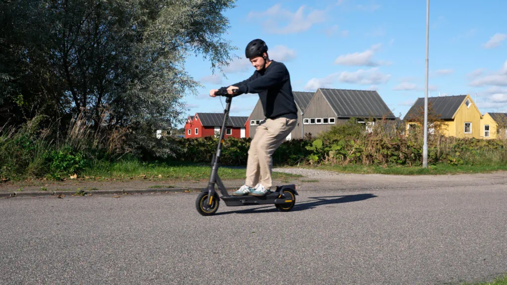 Brake test on the Segway Max G2 electric scooter