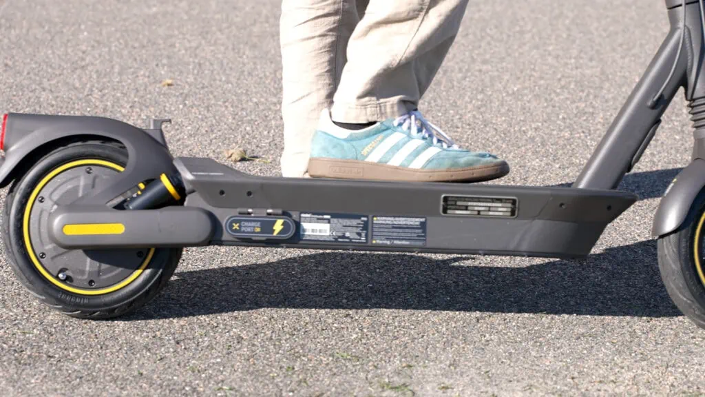 Segway Ninebot Max G2 Closeup of wheel taking off